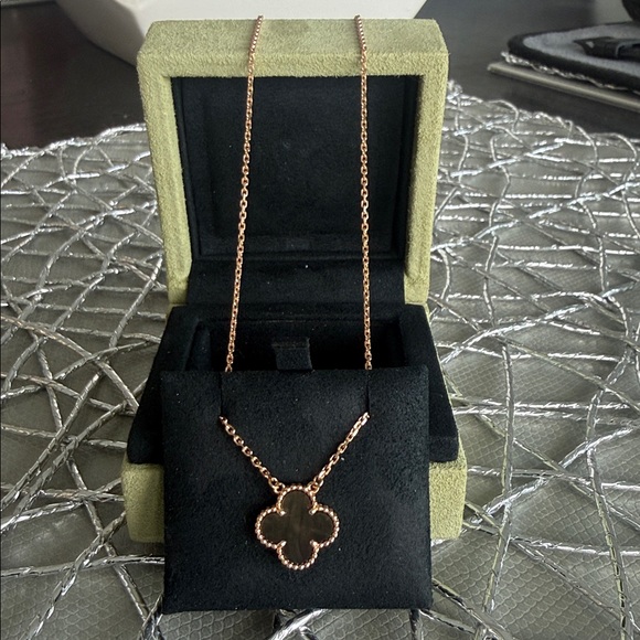 Van Cleef & Arpels Gold Clover Necklace - Picture 6 of 6